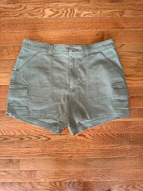 Hollister Ulta high-rise mom short Olive Green Cargo Shorts